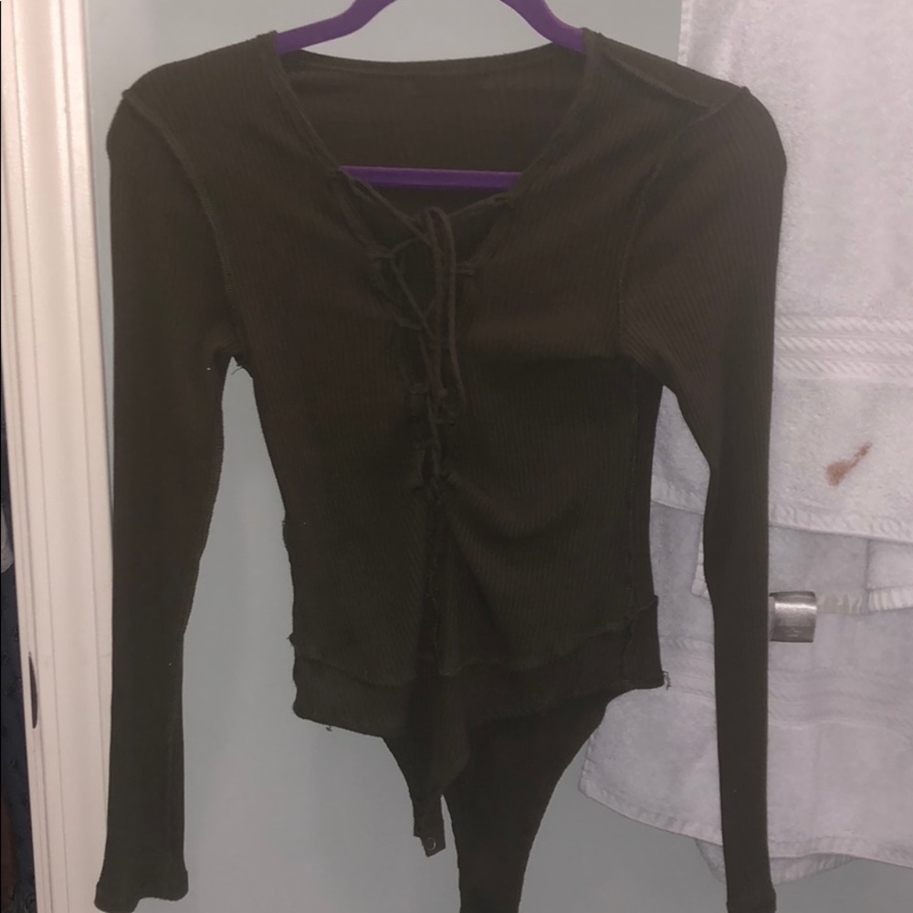 Green long sleeved tie detail bodysuit